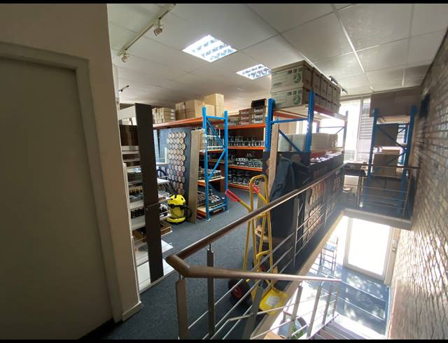 136M² WORKSHOP TO LET IN BROOKLYN